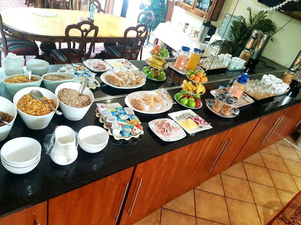 Elizabeth Manor Guest House Йоханнесбург Экстерьер фото