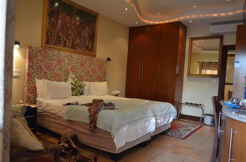 Elizabeth Manor Guest House Йоханнесбург Экстерьер фото